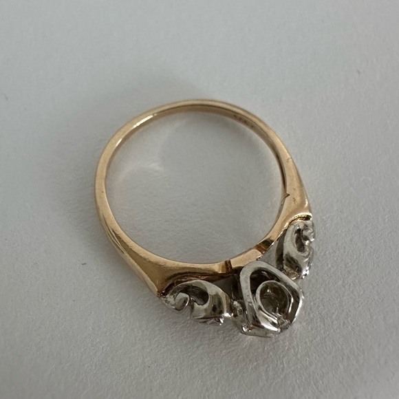 Jewelry - 14k Gold Antiques Ring Size 5